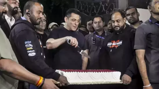 Salman Khan के 60वें जन्मदिन की पार्टी में उनके खाने का मेन्यू कुछ ऐसा Salman Khan के 60वें जन्मदिन की पार्टी में उनके खाने का मेन्यू कुछ ऐसा