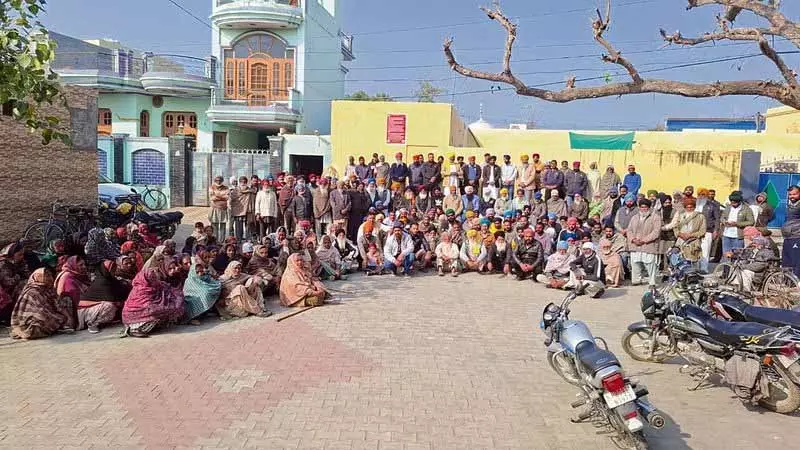 Ludhiana: परिजनों ने संदिग्धों की गिरफ्तारी की मांग की, ग्राम सभा ने केस रद्द करने की मांग का संकल्प लिया Ludhiana: परिजनों ने संदिग्धों की गिरफ्तारी की मांग की, ग्राम सभा ने केस रद्द करने की मांग का संकल्प लिया