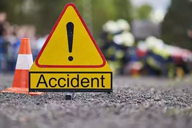 Chennai: ट्रक की टक्कर से बाइक सवार दो किशोरों की मौत Chennai: ट्रक की टक्कर से बाइक सवार दो किशोरों की मौत