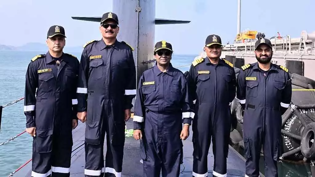 Karwar : राष्ट्रपति द्रौपदी मुर्मू ने पनडुब्बी में सफर करके नया रिकॉर्ड बनाया Karwar : राष्ट्रपति द्रौपदी मुर्मू ने पनडुब्बी में सफर करके नया रिकॉर्ड बनाया