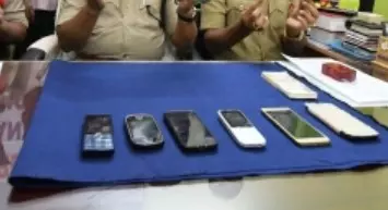 Delhi पुलिस की बड़ी पहल, 160 से अधिक खोए मोबाइल फोन लौटाए Delhi पुलिस की बड़ी पहल, 160 से अधिक खोए मोबाइल फोन लौटाए