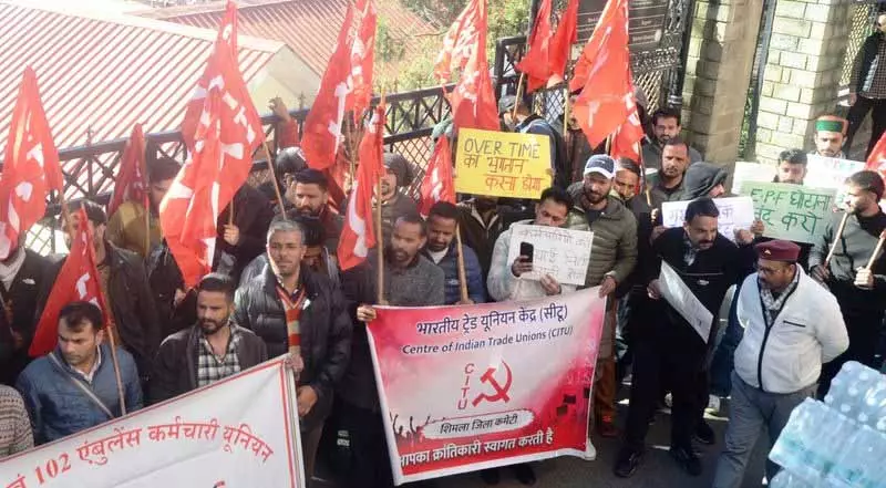 Himachal में दूसरे दिन भी राज्य भर में एम्बुलेंस सेवाएं प्रभावित रहीं Himachal में दूसरे दिन भी राज्य भर में एम्बुलेंस सेवाएं प्रभावित रहीं
