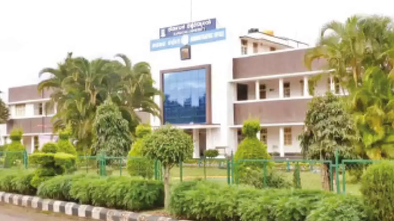 Karnataka यूनिवर्सिटी ने ज़मीन वापस पाने के लिए ड्रोन सर्वे की योजना बनाई Karnataka यूनिवर्सिटी ने ज़मीन वापस पाने के लिए ड्रोन सर्वे की योजना बनाई