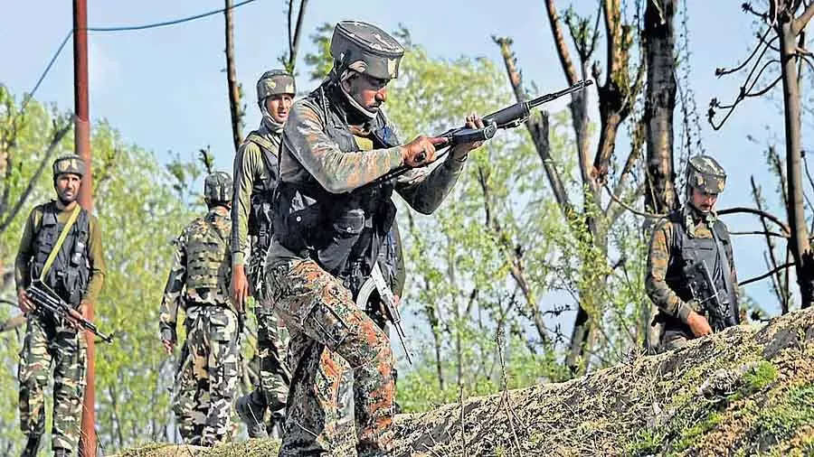 UP में फायरिंग रेंज में धमाका, सेना के चार जवान घायल UP में फायरिंग रेंज में धमाका, सेना के चार जवान घायल