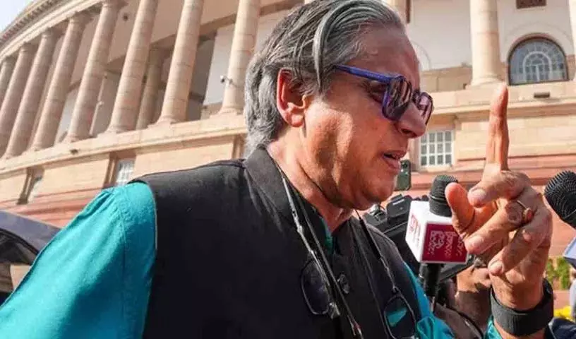 शशि थरूर ने दिग्विजय सिंह की RSS-कांग्रेस तुलना का समर्थन किया शशि थरूर ने दिग्विजय सिंह की RSS-कांग्रेस तुलना का समर्थन किया