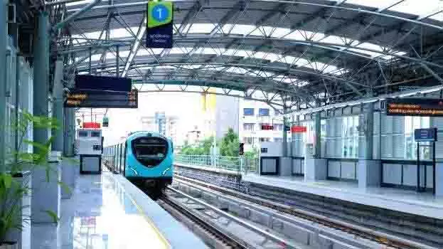 Kochi मेट्रो स्टेशन पर नशे में धुत आदमी ने पत्नी पर हमला किया, गिरफ्तार Kochi मेट्रो स्टेशन पर नशे में धुत आदमी ने पत्नी पर हमला किया, गिरफ्तार