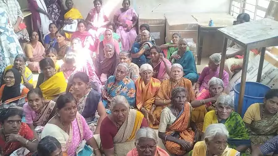 Gauribidanur : पोस्ट ऑफिस पर धावा बोलकर विरोध प्रदर्शन Gauribidanur : पोस्ट ऑफिस पर धावा बोलकर विरोध प्रदर्शन