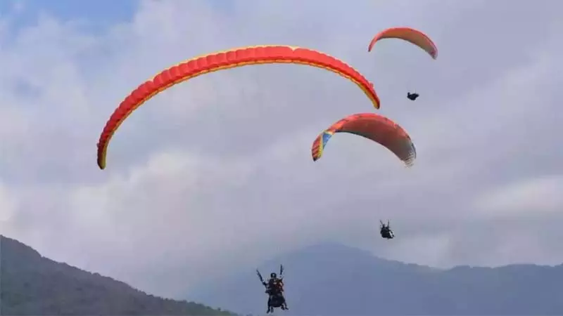 बीड़-बिलिंग में पैराग्लाइडिंग के दौरान हादसा, पायलट की मौत बीड़-बिलिंग में पैराग्लाइडिंग के दौरान हादसा, पायलट की मौत