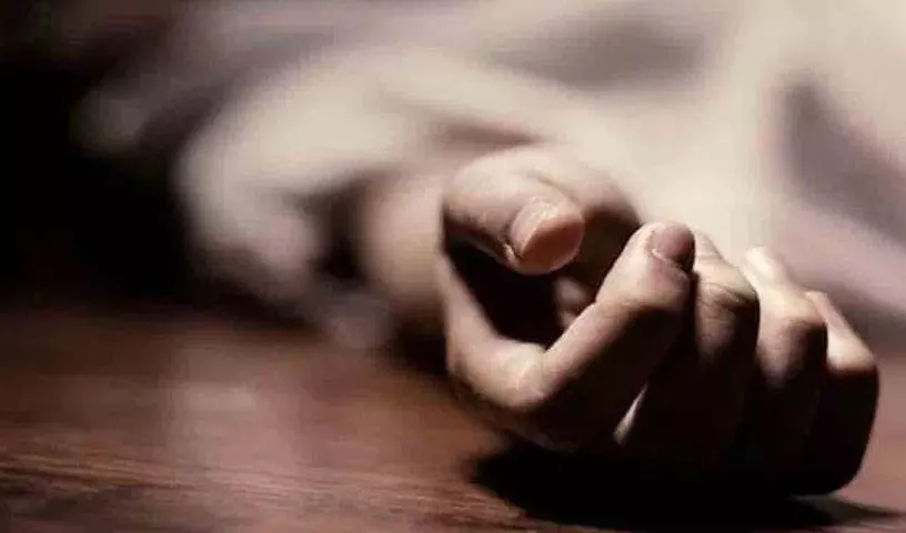 दसवीं के छात्र ने फांसी लगाकर suicide कर ली दसवीं के छात्र ने फांसी लगाकर suicide कर ली