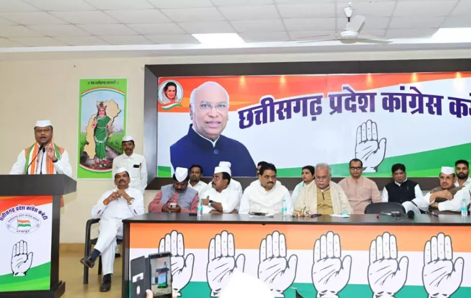 रायपुर राजीव भवन में कांग्रेस का 141वां स्थापना दिवस मनाया गया रायपुर राजीव भवन में कांग्रेस का 141वां स्थापना दिवस मनाया गया