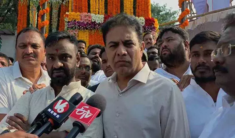 बीआरएस नेता KTR ने खैरताबाद में PJR को श्रद्धांजलि दी बीआरएस नेता KTR ने खैरताबाद में PJR को श्रद्धांजलि दी