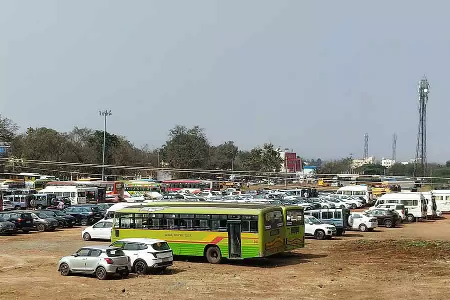 Badami : चालुक्य शहर में टूरिस्टों की भीड़ Badami : चालुक्य शहर में टूरिस्टों की भीड़