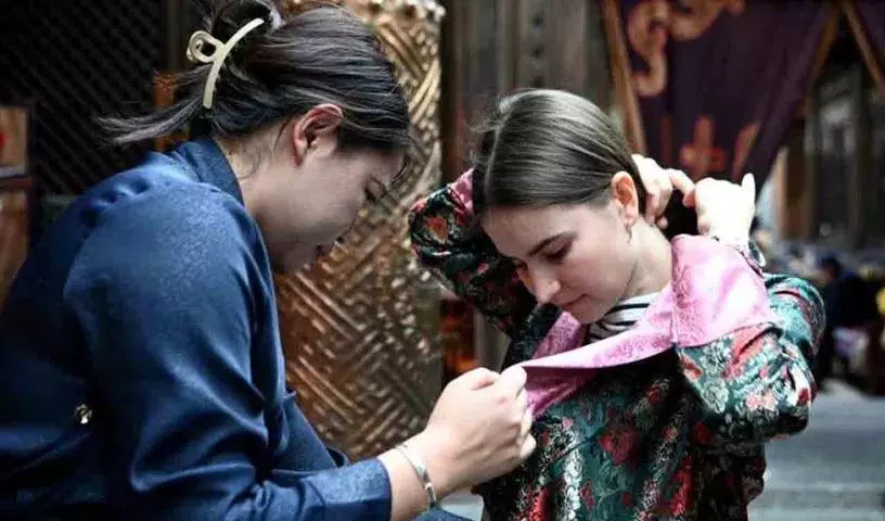 China के युन्नान प्रांत के लिनकांग जिले में गांववालों ने लड़कियों के लिए नियम बनाया China के युन्नान प्रांत के लिनकांग जिले में गांववालों ने लड़कियों के लिए नियम बनाया