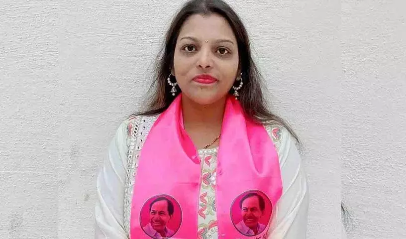 BRS NRI उपाध्यक्ष अभिलाषा गोडिशाला ने सीएम रेवंत रेड्डी से माफी की मांग की BRS NRI उपाध्यक्ष अभिलाषा गोडिशाला ने सीएम रेवंत रेड्डी से माफी की मांग की