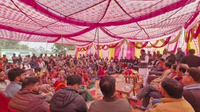 Jasrotia ने जनता की शिकायतों का समाधान किया, विकास कार्यों का शुभारंभ किया Jasrotia ने जनता की शिकायतों का समाधान किया, विकास कार्यों का शुभारंभ किया