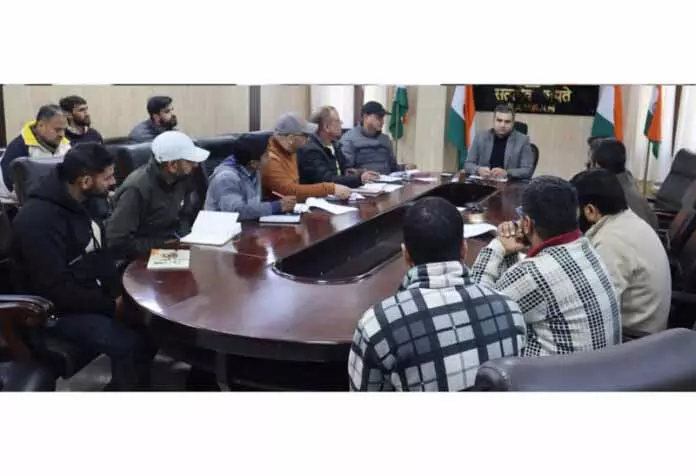 DC Ramban ने आरडीएसएस की प्रगति की समीक्षा की DC Ramban ने आरडीएसएस की प्रगति की समीक्षा की