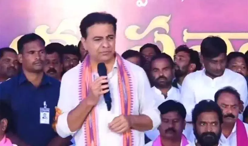 KTR ने रेवंत रेड्डी पर सरपंच चुनाव में हेरफेर करने का आरोप लगाया KTR ने रेवंत रेड्डी पर सरपंच चुनाव में हेरफेर करने का आरोप लगाया