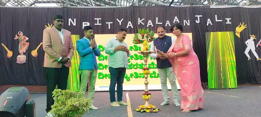 माता-पिता को अपने बच्चों को अच्छे संस्कार सिखाने चाहिए: N.K. Jyothi माता-पिता को अपने बच्चों को अच्छे संस्कार सिखाने चाहिए: N.K. Jyothi