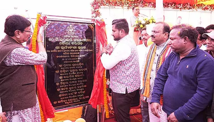 खेल मंत्री सूरज ने Bargarh में स्विमिंग पूल का शिलान्यास किया खेल मंत्री सूरज ने Bargarh में स्विमिंग पूल का शिलान्यास किया