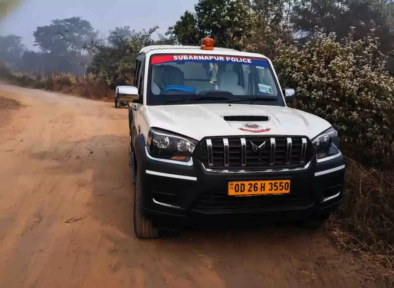 Odisha के सुबर्णपुर में एक मज़दूर का शव मिट्टी में दबा हुआ मिला, हत्या का शक Odisha के सुबर्णपुर में एक मज़दूर का शव मिट्टी में दबा हुआ मिला, हत्या का शक