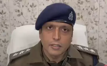 वाराणसी: दशाश्वमेध घाट पर जापानी नागरिकों का वीडियो वायरल, पुलिस ने शुरू की जांच वाराणसी: दशाश्वमेध घाट पर जापानी नागरिकों का वीडियो वायरल, पुलिस ने शुरू की जांच