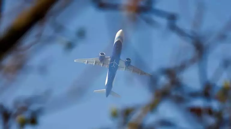 नवंबर में दिक्कतों के बाद IndiGo का मार्केट शेयर 63.6% पर आ गया नवंबर में दिक्कतों के बाद IndiGo का मार्केट शेयर 63.6% पर आ गया