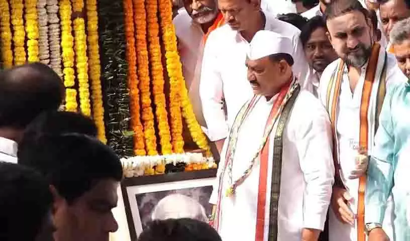 पार्टी स्थापना दिवस समारोह में CM की अनुपस्थिति पर उठे सवाल पार्टी स्थापना दिवस समारोह में CM की अनुपस्थिति पर उठे सवाल