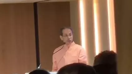 अब मराठी अस्मिता के हित में ठोस निर्णय लेने का वक्त, उद्धव ठाकरे ने कार्यकर्ताओं में भरा जोश अब मराठी अस्मिता के हित में ठोस निर्णय लेने का वक्त, उद्धव ठाकरे ने कार्यकर्ताओं में भरा जोश