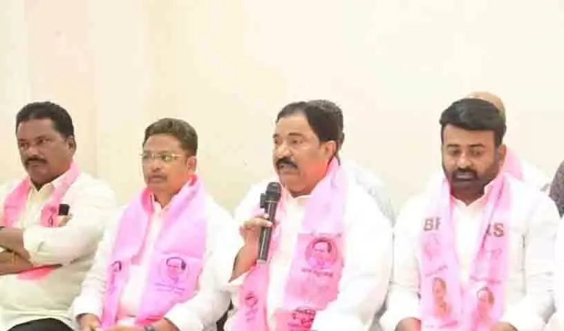 डिप्टी सीएम के समर्थन से खम्मम में कांग्रेस के गुंडे बेकाबू हो गए: BRS नेता डिप्टी सीएम के समर्थन से खम्मम में कांग्रेस के गुंडे बेकाबू हो गए: BRS नेता