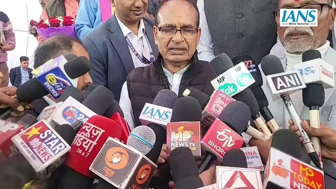 केंद्रीय मंत्री शिवराज सिंह चौहान ने विदिशा-सांची-दीवानगंज में नई ट्रेनों के स्टॉप की घोषणा की केंद्रीय मंत्री शिवराज सिंह चौहान ने विदिशा-सांची-दीवानगंज में नई ट्रेनों के स्टॉप की घोषणा की