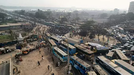 इंसाफ की मांग को लेकर सड़कों पर उतरे हादी के समर्थक, आवाजाही बाधित इंसाफ की मांग को लेकर सड़कों पर उतरे हादी के समर्थक, आवाजाही बाधित