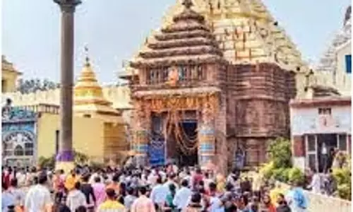 Religion: जानिए मंदिर दर्शन के बाद सीढ़ियों पर क्यों बैठते हैं भक्त Religion: जानिए मंदिर दर्शन के बाद सीढ़ियों पर क्यों बैठते हैं भक्त