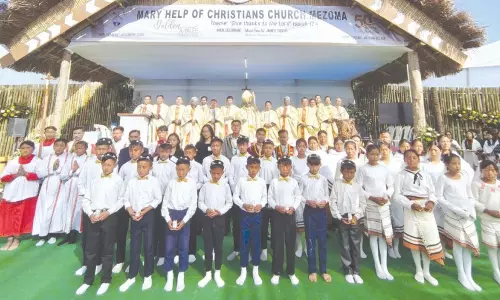 Kohima : मैरी हेल्प ऑफ क्रिश्चियन्स चर्च, मेज़ोमा ने गोल्डन जुबली मनाई Kohima : मैरी हेल्प ऑफ क्रिश्चियन्स चर्च, मेज़ोमा ने गोल्डन जुबली मनाई