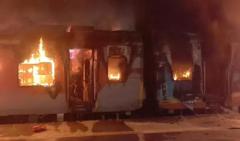 Hyderabad: टाटानगर-एर्नाकुलम एक्सप्रेस में एलामंचिली के पास आग लगने के बाद रेलवे ने हेल्पलाइन शुरू