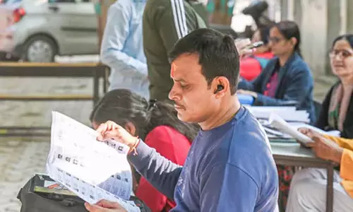 नए वोटर रजिस्ट्रेशन फॉर्म में एफिडेविट सबूत की कमी: लोगों में गुस्सा नए वोटर रजिस्ट्रेशन फॉर्म में एफिडेविट सबूत की कमी: लोगों में गुस्सा
