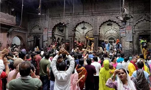Vrindavan crowd: बांके बिहारी मंदिर की चेतावनी, 5 जनवरी तक वृंदावन न आने का अनुरोध Vrindavan crowd: बांके बिहारी मंदिर की चेतावनी, 5 जनवरी तक वृंदावन न आने का अनुरोध