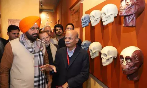 Hisar खंभात के कारीगरों ने राखीगढ़ी में 5,000 साल पुराने मनकों की कड़ी फिर से बनाई Hisar खंभात के कारीगरों ने राखीगढ़ी में 5,000 साल पुराने मनकों की कड़ी फिर से बनाई