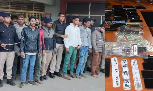 Bhopal : ईरानी डेरे पर सुबह-सुबह छापा, 32 लोग गिरफ्तार Bhopal : ईरानी डेरे पर सुबह-सुबह छापा, 32 लोग गिरफ्तार