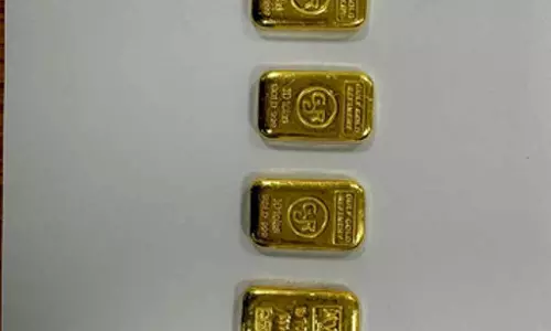 Assam : 1.4 किलो नकली सोने के बिस्कुट के साथ 3 लोग गिरफ्तार Assam : 1.4 किलो नकली सोने के बिस्कुट के साथ 3 लोग गिरफ्तार