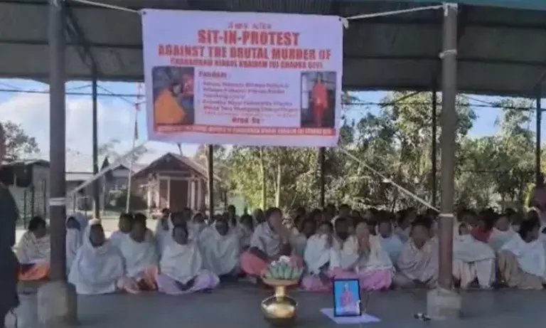 Manipur: वांगोई हाउसवाइफ मर्डर केस में न्याय की मांग, विरोध प्रदर्शन Manipur: वांगोई हाउसवाइफ मर्डर केस में न्याय की मांग, विरोध प्रदर्शन