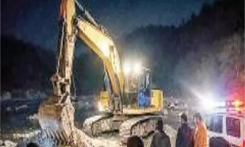 Himachal : स्वां खड्ड में पुलिस का Action, अवैध खनन करती पोकलेन जब्त Himachal : स्वां खड्ड में पुलिस का Action, अवैध खनन करती पोकलेन जब्त