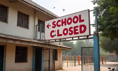 Lucknow: यूपी में स्कूल बंद, बच्चों के लिए घर पर तैयारी Lucknow: यूपी में स्कूल बंद, बच्चों के लिए घर पर तैयारी