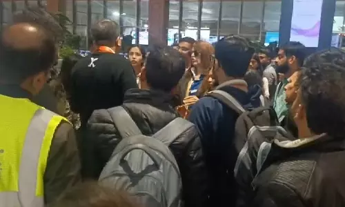कोहरे का असर: भारत भर में फ्लाइट्स लेट, कई उड़ानें डायवर्ट