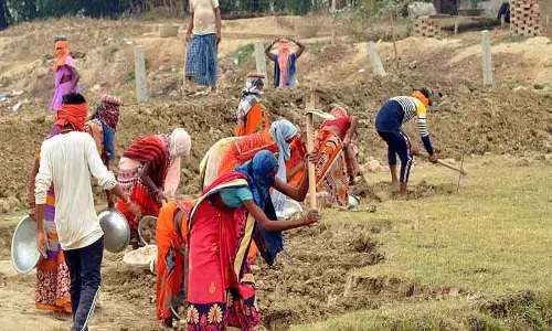SBI report: VBGRAMG एक्ट से 60:40 फंडिंग शिफ्ट के बावजूद 17,000 करोड़ रुपये का नेट फायदा SBI report: VBGRAMG एक्ट से 60:40 फंडिंग शिफ्ट के बावजूद 17,000 करोड़ रुपये का नेट फायदा