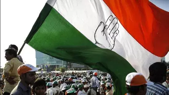 Solapur में कांग्रेस को झटका, घोषित उम्मीदवार फिरदोस पटेल AIMIM में शामिल Solapur में कांग्रेस को झटका, घोषित उम्मीदवार फिरदोस पटेल AIMIM में शामिल