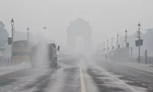 Delhi में हवा की गुणवत्ता गंभीर, स्मॉग की मोटी परत ने शहर को घेरा Delhi में हवा की गुणवत्ता गंभीर, स्मॉग की मोटी परत ने शहर को घेरा
