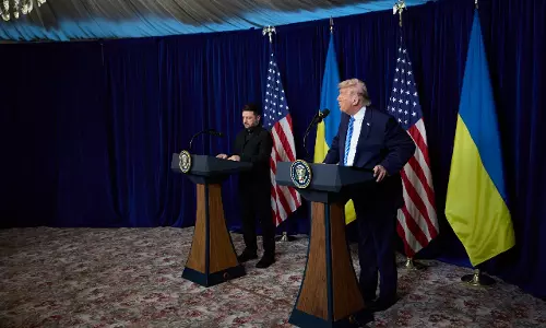 Trump : रूस-यूक्रेन संघर्ष खत्म करने की प्रक्रिया अंतिम चरण में Trump : रूस-यूक्रेन संघर्ष खत्म करने की प्रक्रिया अंतिम चरण में