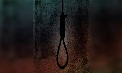 घरेलू विवाद: पति ने पत्नी को चाकू मारकर की हत्या, फिर खुद लगाई फांसी