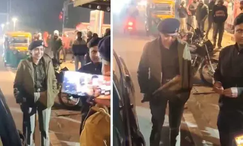ग्वालियर ASP अनु बेनीवाल का ट्रैफिक नियम तोड़ने वालों पर सख्त एक्शन ग्वालियर ASP अनु बेनीवाल का ट्रैफिक नियम तोड़ने वालों पर सख्त एक्शन