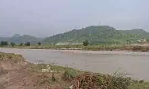 Hajin के निवासियों ने तटबंध निर्माण पर चिंता जताई
